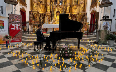 José María Inglés, Premio Nacional de Música, cautiva a los vecinos de Rueda en el concierto a la luz de las velas organizado por la Fundación Juntos por una Sonrisa