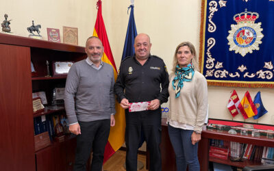 El Jefe Superior de Policía de Castilla y León, Don Juan Carlos Hernández Muñoz, primer galardonado en la III Gala Solidaria de la Fundación Juntos por una Sonrisa