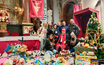 Los Reyes Magos del Museo del Juguete reparten más de 5.000 juguetes en la Iglesia de San Antón
